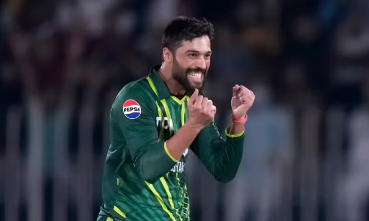 Amir surpasses Bhuvneshwar with 25 maiden overs in T20s cricket.