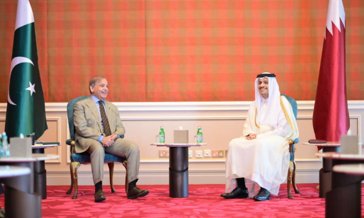 Prime Ministers of Pakistan and Qatar engage in discussions to enhance regional cooperation