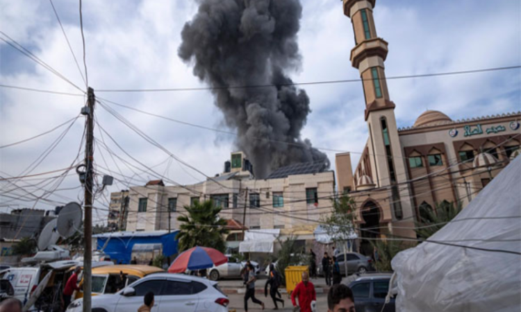 Gaza: Israeli airstrike on mosque and school, 24 Palestinians martyred