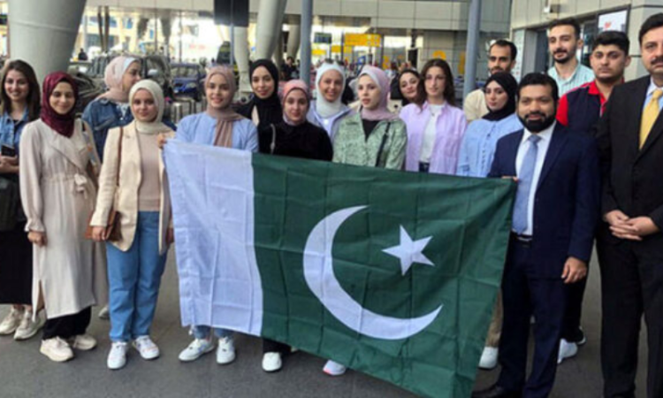 PM Shehbaz welcomes Palestinian students to Pakistan