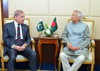 PM Shehbaz meets Bangladesh Chief Adviser Dr. Yunus; calls for enhanced economic cooperation