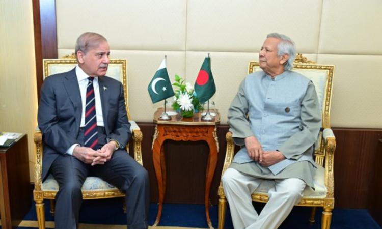 PM Shehbaz meets Bangladesh Chief Adviser Dr. Yunus; calls for enhanced economic cooperation