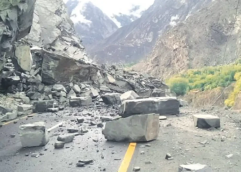 Five dead as landslide buries car on Jagot-Skardu road