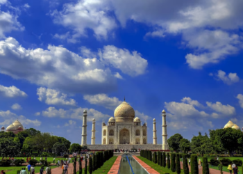 Bomb hoax temporarily shuts down Taj Mahal