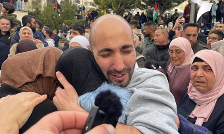 200 Palestinian prisoners released from Israeli jails warmly welcomed in Ramallah