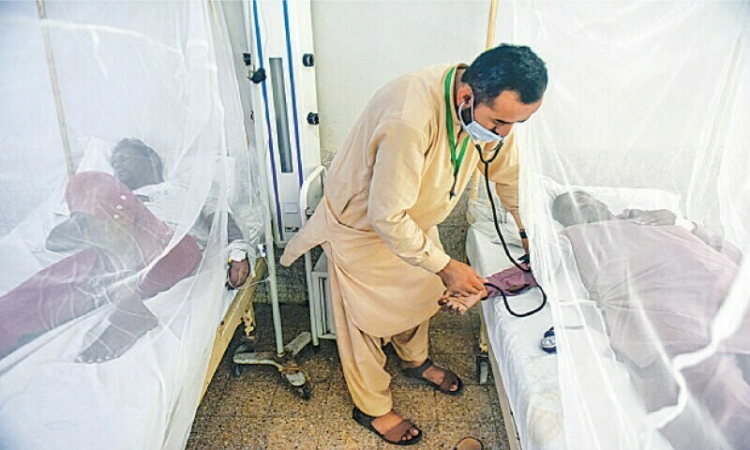 Doctors attribute Karachi's respiratory illness surge to weather change, not COVID-19