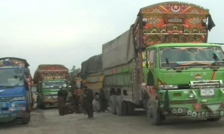 Kurram awaits relief as aid convoy remains stalled amid tensions