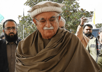 Achakzai urges PTI to end talks, calls on Nawaz to form national government