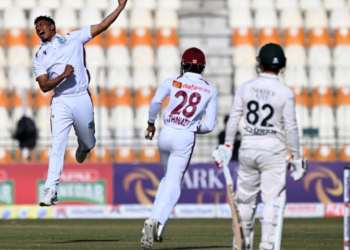 West Indies spinners dominate as Pakistan struggle at 76/4