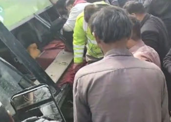 Eight Killed, five critically injured in bus crash on Motorway M-2.