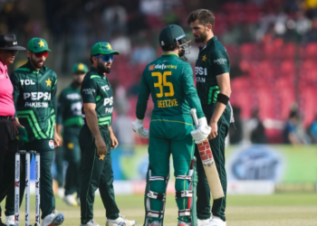 Shaheen Afridi in heated exchange with Matthew Breetzke, shoulder bump incident goes viral