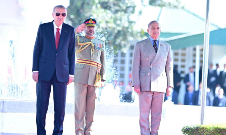 Turkish President Erdogan accorded guard of honour in Pakistan