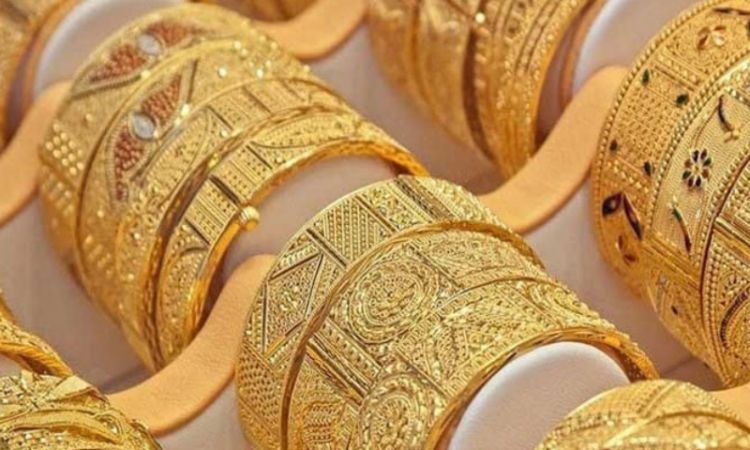 Gold hits record high of Rs303,000 per tola in Pakistan