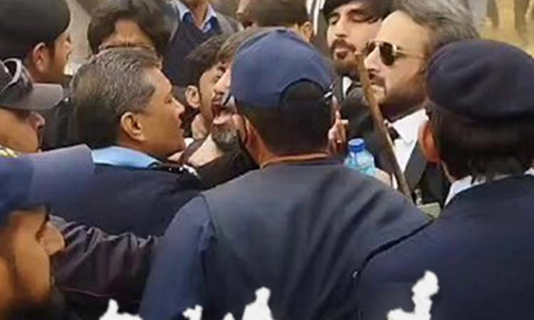 Lawyers’ protest in Islamabad: violent clashes with Police.