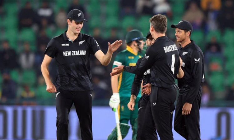 New Zealand crush South Africa to set up Champions Trophy final clash with India