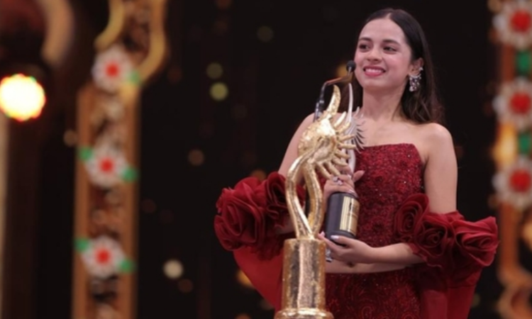 17-year-old Nitanshi Goel wins IIFA best actress, beating Alia Bhatt & Katrina Kaif