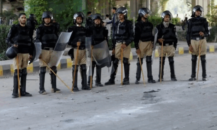 Bannu police foil terrorist attack; Mohsin Naqvi hails ‘heroic action’