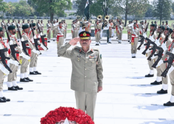 Field Marshal Asim Munir pays tribute to martyrs at GHQ, commends national resolve