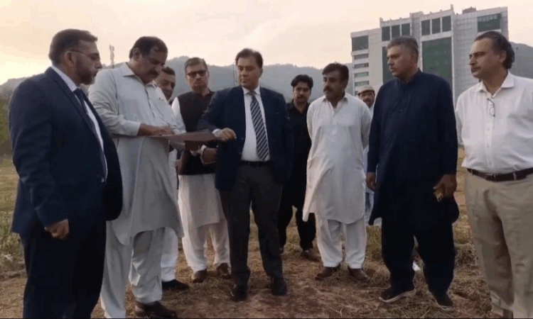 CDA Chairman reviews Islamabad parking and beautification projects