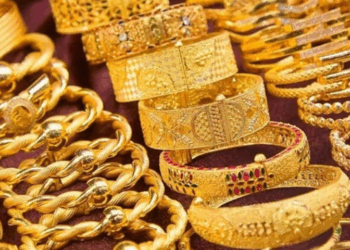 Gold prices drop sharply by Rs10,400 per tola in Pakistan