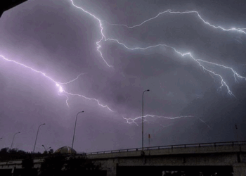 Twin cities lashed by thunderstorms; PMD Predicts nationwide rain