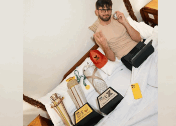 Shaheen Afridi’s photo with PSL trophies wins the internet