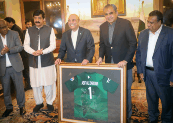 President Zardari emphasises strengthening ties with Bangladesh