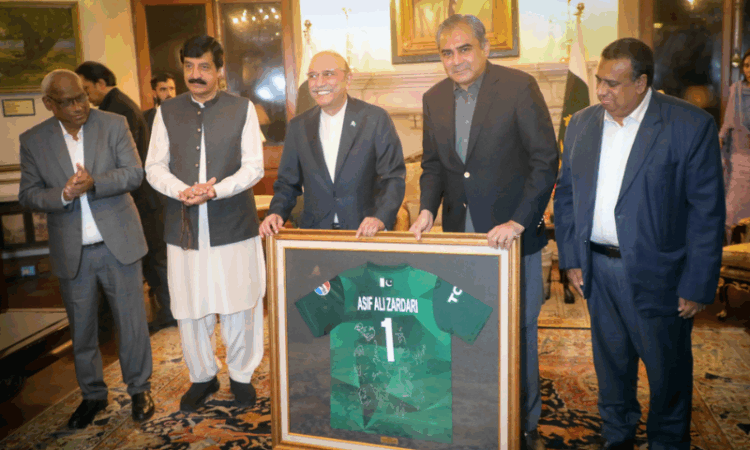 President Zardari emphasises strengthening ties with Bangladesh