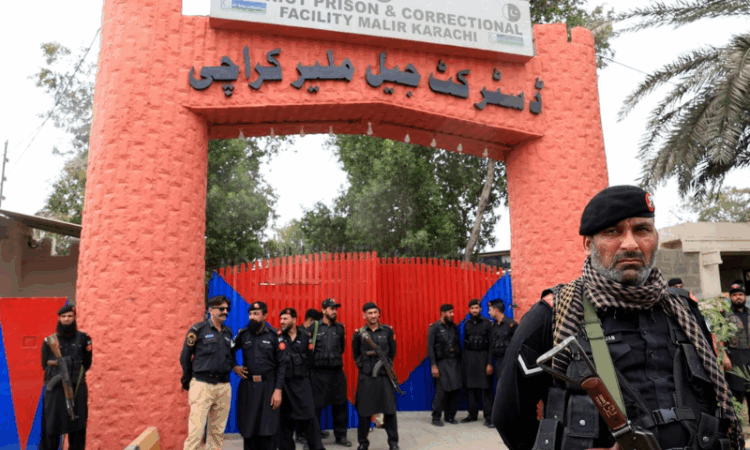 Mass jailbreak in Karachi: 213 inmates escape amid earthquake chaos, IG Prisons removed