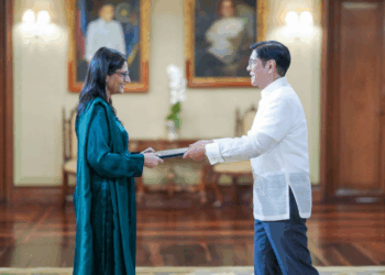 Dr. Asima presents credentials as Pakistan’s ambassador to the Philippines