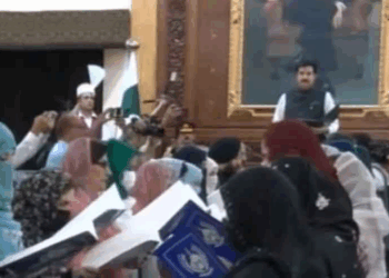 KP Governor administers oath to opposition MPAs ahead of Senate elections amid political tensions