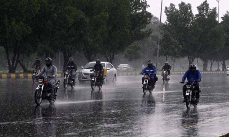Heavy rain forecast across Punjab on Ashura; authorities issue safety alert