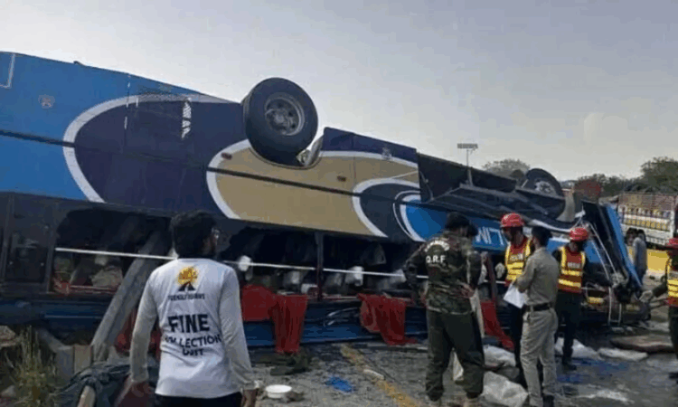 Bus-trailer collision leaves six dead, 18 injured in Muzaffargarh