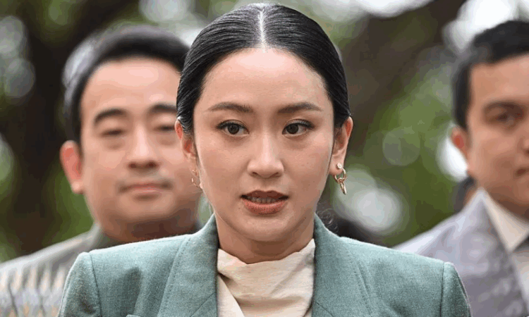 Thai PM suspended over leaked phone call