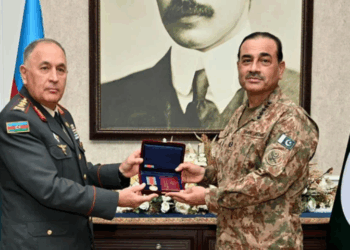 Azerbaijan honors COAS Asim Munir with ‘patriotic war medal’