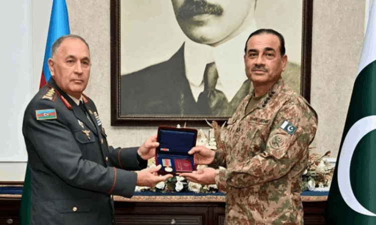 Azerbaijan honors COAS Asim Munir with ‘patriotic war medal’