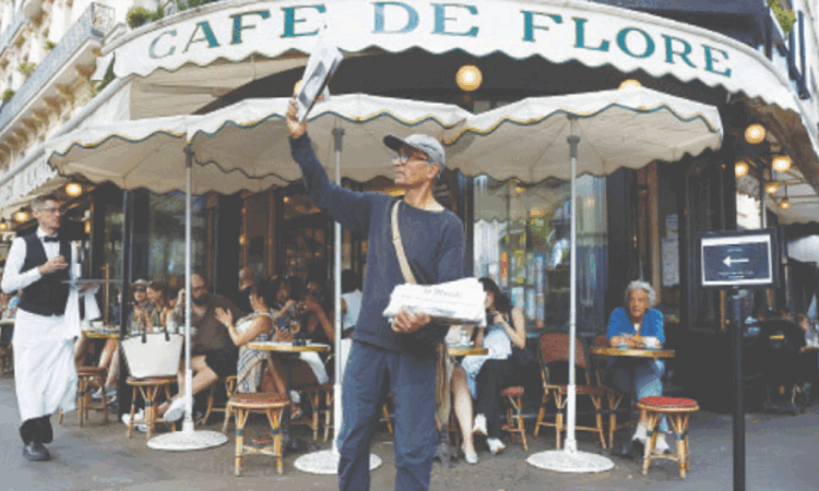 Pakistani newspaper vendor in Paris to receive France’s top civilian award