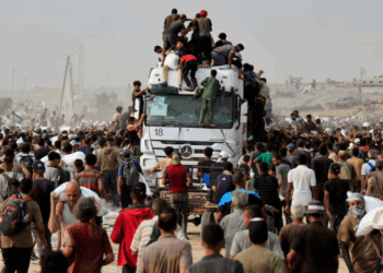 Israel bombards Gaza City; Hamas leader due in Cairo in bid to salvage ceasefire talks