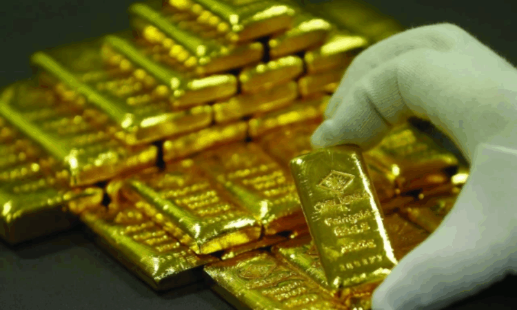 Gold prices soar to record high in Pakistan amid global bullion rally
