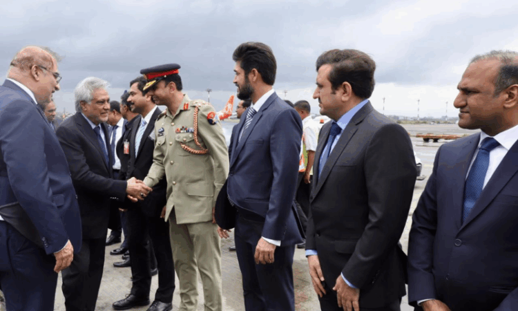 Ishaq Dar becomes first Pakistani foreign minister in 13 years to visit Dhaka