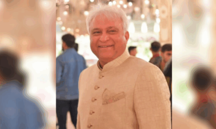 Prominent lawyer Khawaja Shamsul Islam shot dead at funeral in Karachi; son injured