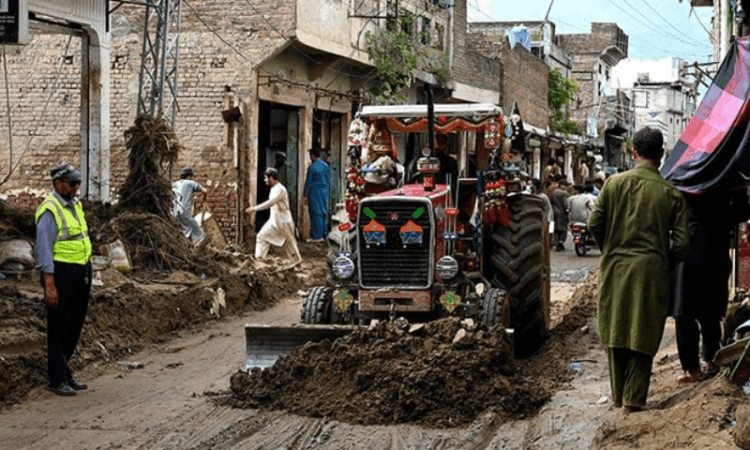 Death toll from floods rises to 660 nationwide as relief efforts intensify