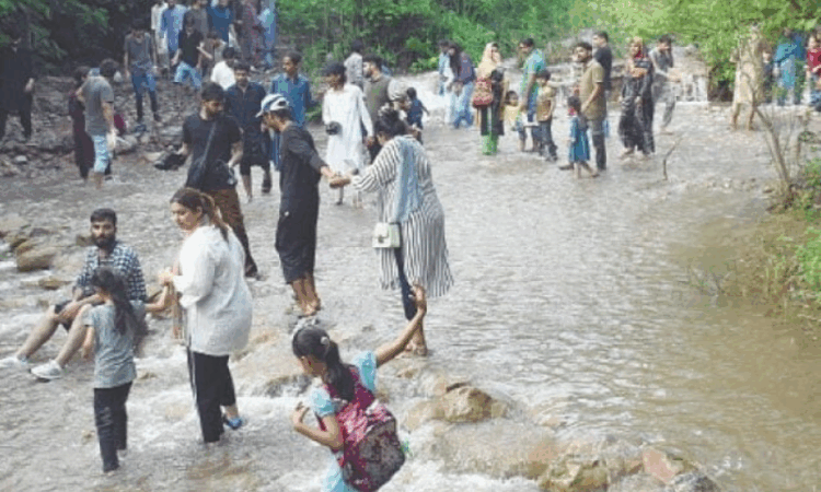 Heavy rains trigger urban flooding, casualties across Pakistan