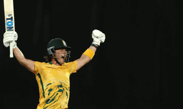 Brevis blasts record century as South Africa crush Australia in 2nd T20I