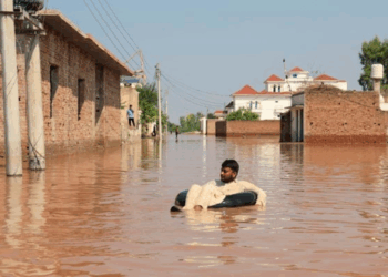 Sindh on alert as floodwaters threaten to enter province; over 1.6 million at risk