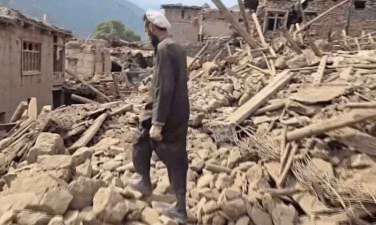 Afghanistan airdrops commandos as quake toll climbs to 1,457, UN warns food aid running out