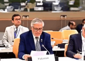 Dar urges Kabul to act against terror safe havens at OIC contact group