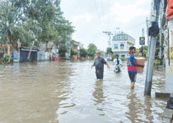 Record 526mm rain submerges Gujrat: schools closed, jail flooded, buildings collapse