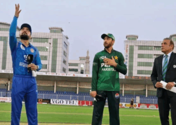 Pakistan opt to bat against Afghanistan in tri-series final
