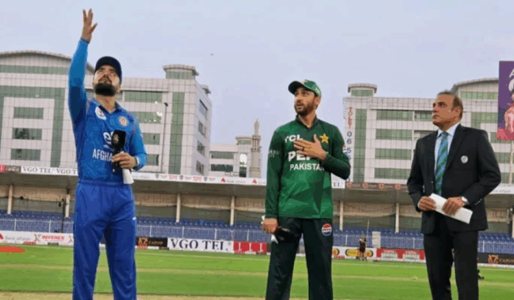 Pakistan opt to bat against Afghanistan in tri-series final